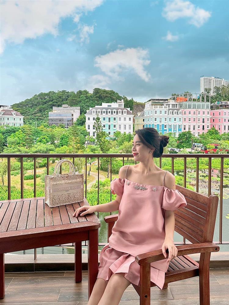 Nữ MC VTV xinh đẹp có cuộc sống sang chảnh, sắp sinh con đầu lòng-9