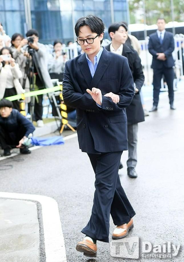G-Dragon (Big Bang) cười khẩy khi trình diện tại Sở Cảnh sát-3