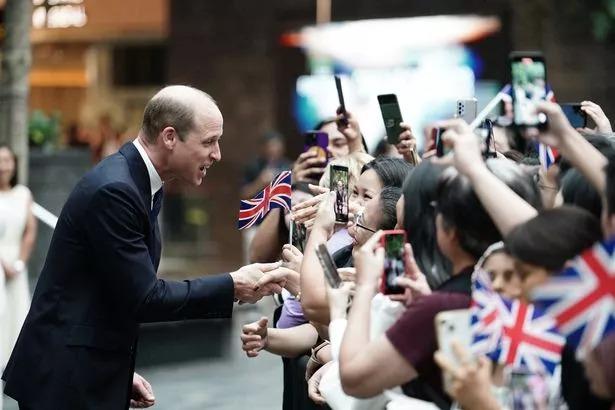 Thân vương William đã tới Singapore, được chào đón bằng khoảnh khắc đáng yêu đầy bất ngờ-1