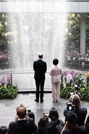 Thân vương William đã tới Singapore, được chào đón bằng khoảnh khắc đáng yêu đầy bất ngờ-5
