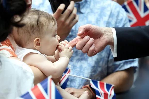 Thân vương William đã tới Singapore, được chào đón bằng khoảnh khắc đáng yêu đầy bất ngờ-2