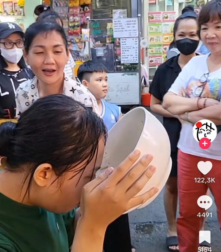 Quán ăn TPHCM thử thách ăn uống khổng lồ, khách nhận chục triệu đồng-1