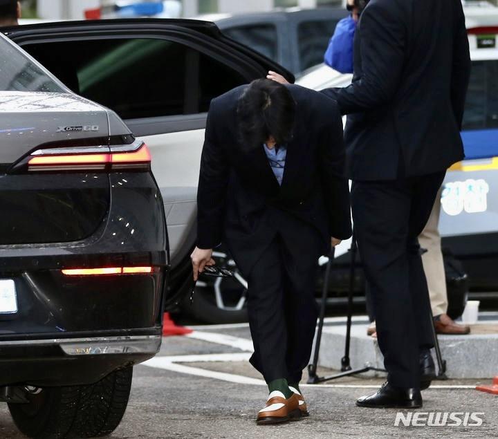 Thái độ của G-Dragon sau 4 tiếng bị cảnh sát thẩm vấn gây chú ý-3