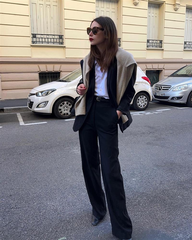 Phụ nữ Pháp gợi ý 5 kiểu áo phù hợp để diện bên trong blazer-2