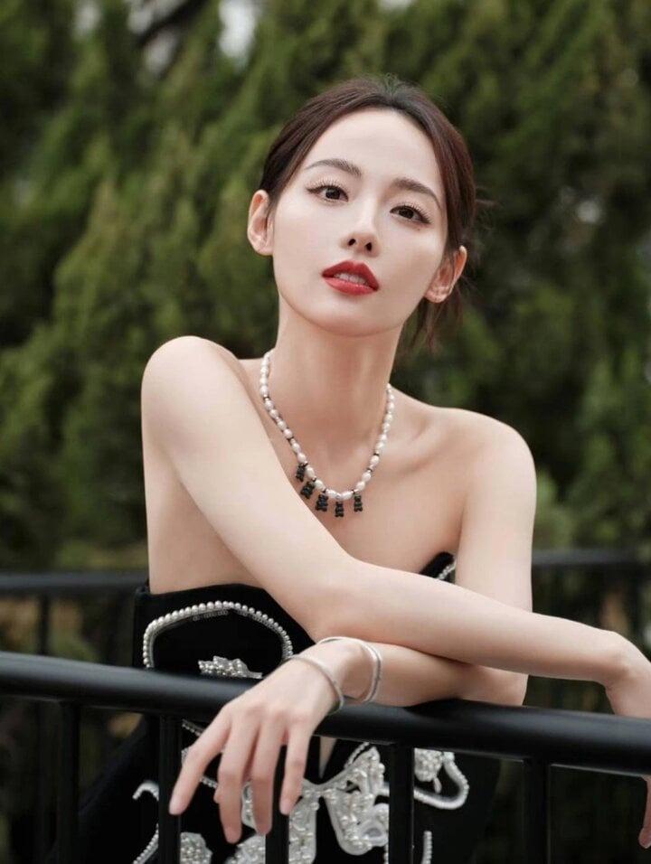 Hôn nhân tủi nhục của mỹ nhân bị phong sát ngầm vì xem Lisa diễn thoát y-1