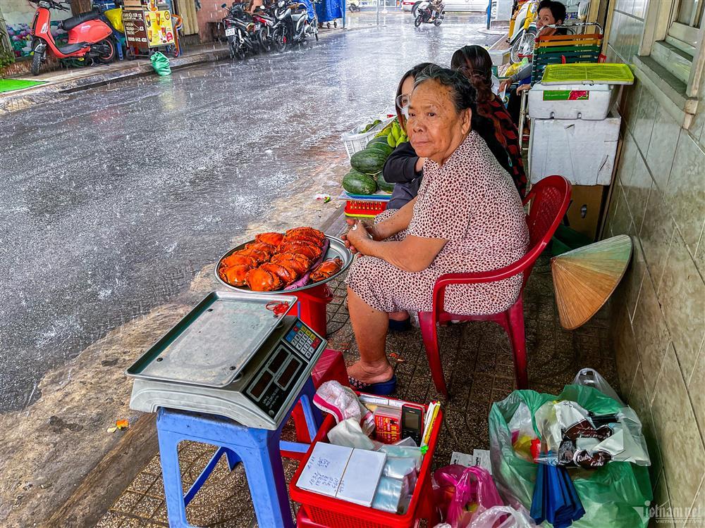 Mâm cua dì Ba từng bán trăm kg/ngày, khách giành giật mua giờ ra sao?-5