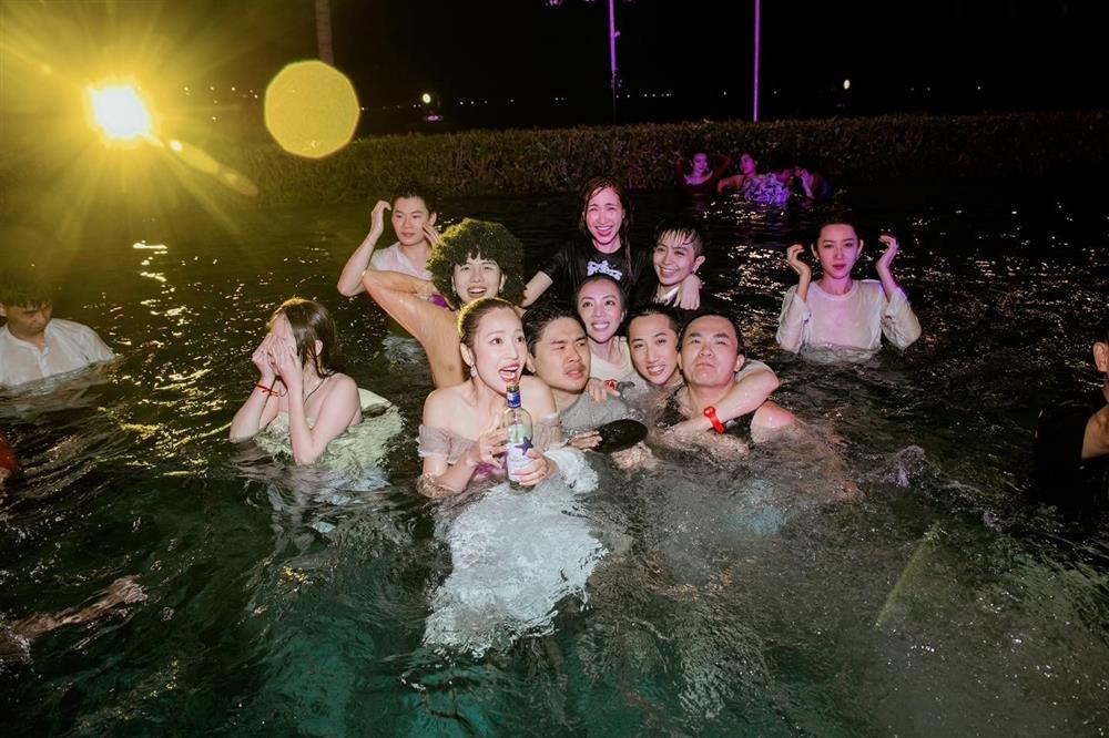 Hòa Minzy tả tơi, Duy Khánh rách quần trong đám cưới Gin Tuấn Kiệt – Puka-10