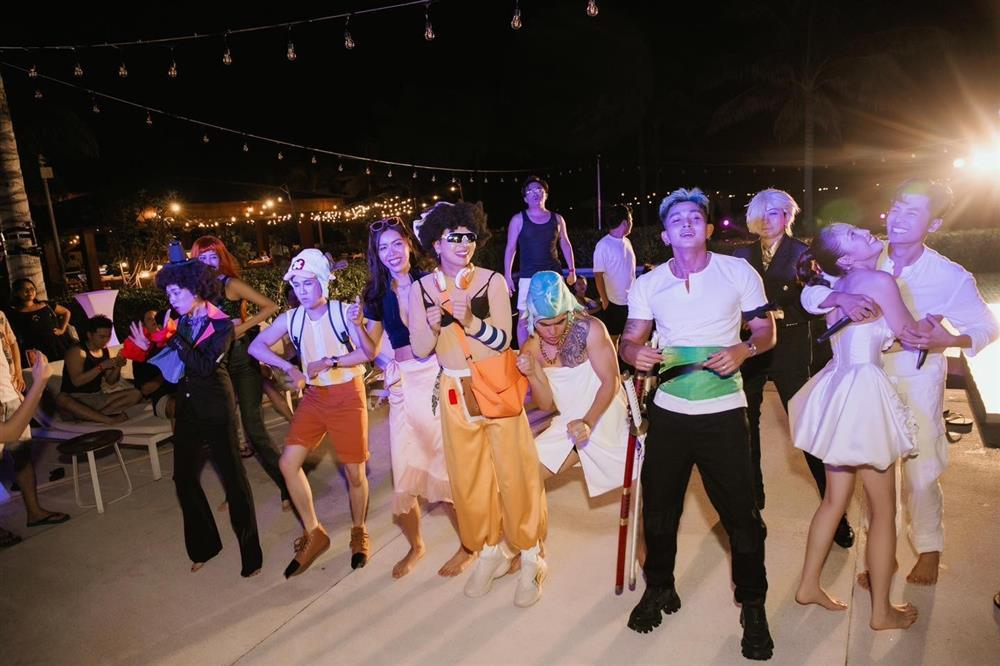 Hòa Minzy tả tơi, Duy Khánh rách quần trong đám cưới Gin Tuấn Kiệt – Puka-11