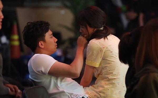 Sao Việt kết hôn sau sóng gió: Trấn Thành - Hari Won giờ hạnh phúc như thế nào?-5