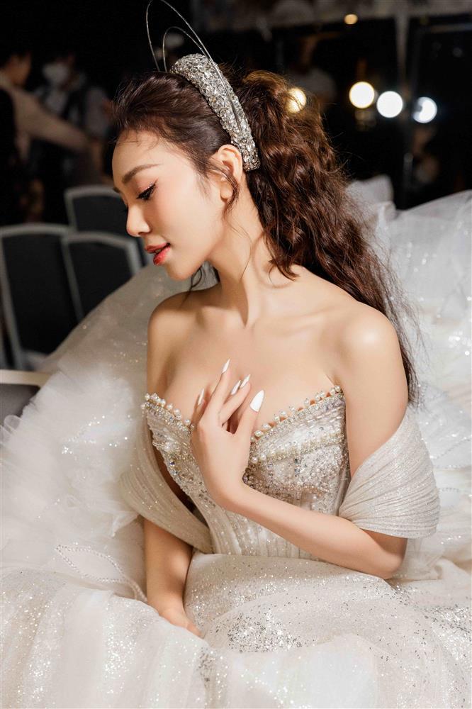 Hoa hậu Trái đất Việt Nam 2023 hồi hộp lần đầu diện váy cưới-7