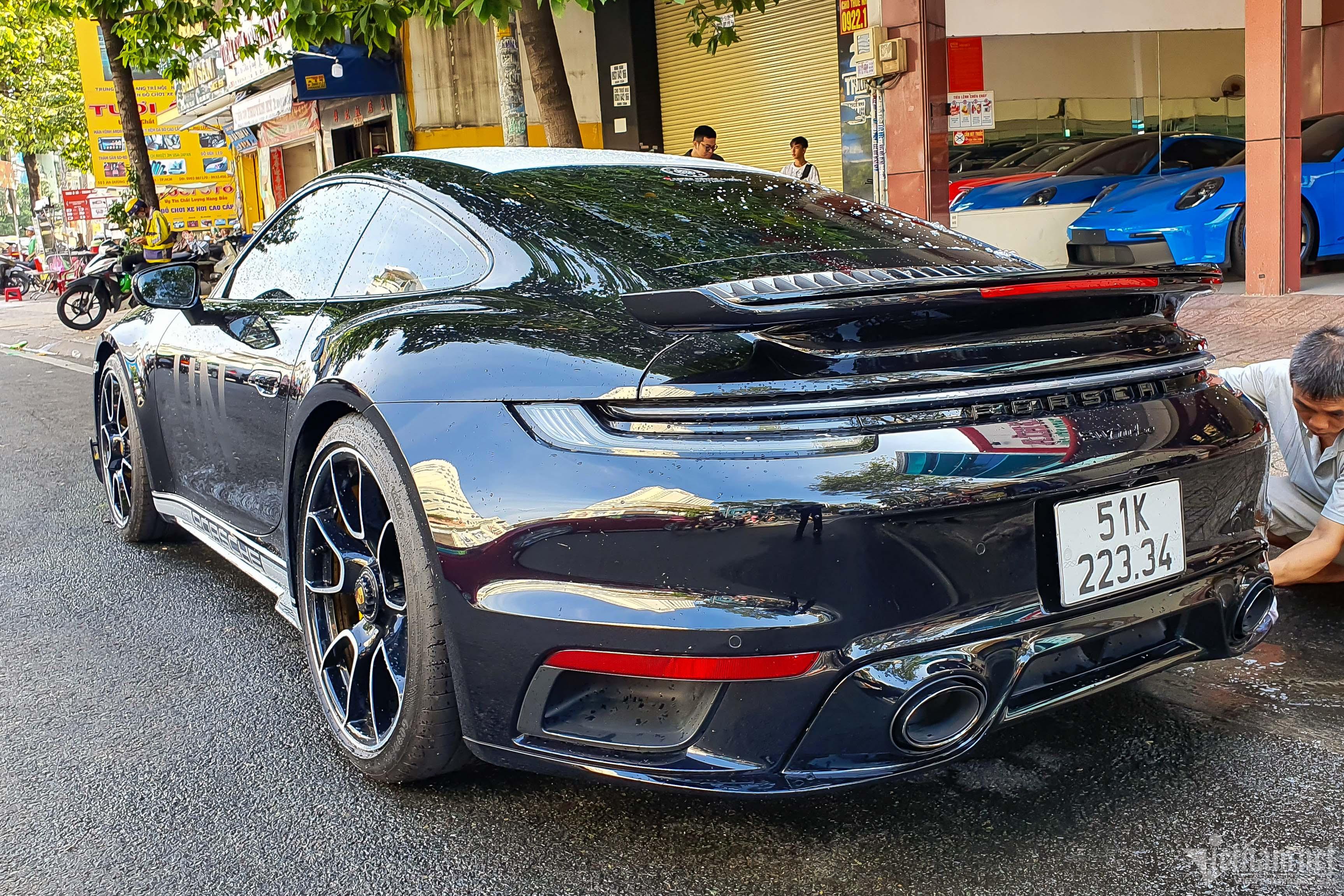 Xe Porsche 911 hàng hiếm của ông Đặng Lê Nguyên Vũ mới đi 230km sau một năm rưỡi-2