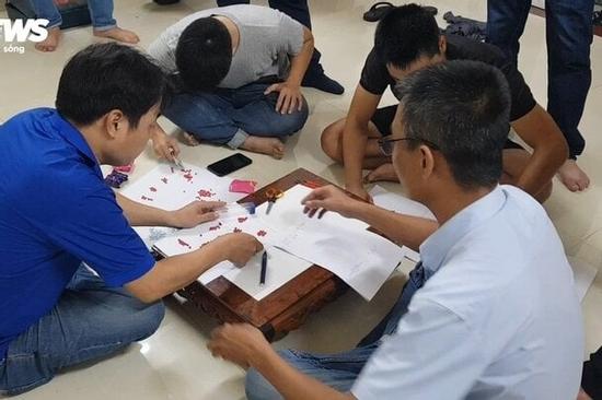 Bắt gã đàn ông mua hơn 2.300 viên ma túy cất giấu trong nhà để bán kiếm lời