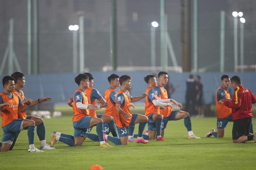 HLV Philippe Troussier thấp thỏm với chấn thương của Quế Ngọc Hải-1