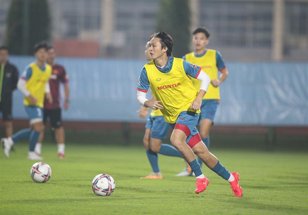 HLV Philippe Troussier thấp thỏm với chấn thương của Quế Ngọc Hải-11