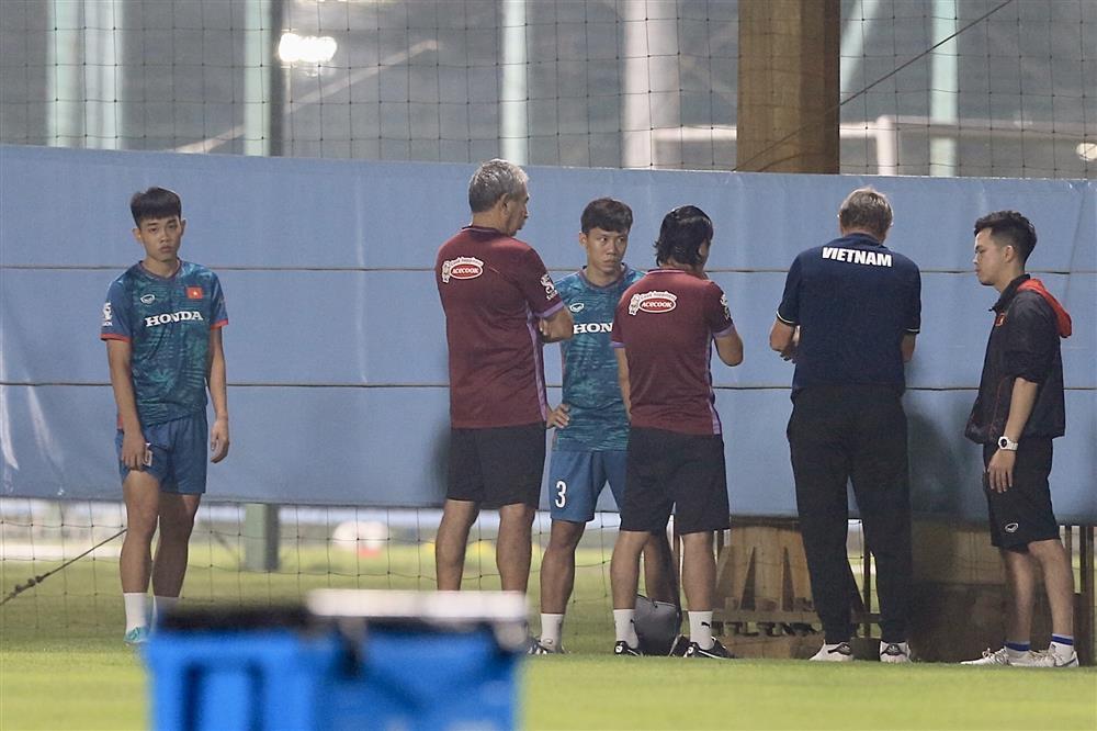 HLV Philippe Troussier thấp thỏm với chấn thương của Quế Ngọc Hải-2
