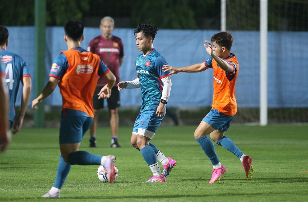 HLV Philippe Troussier thấp thỏm với chấn thương của Quế Ngọc Hải-5