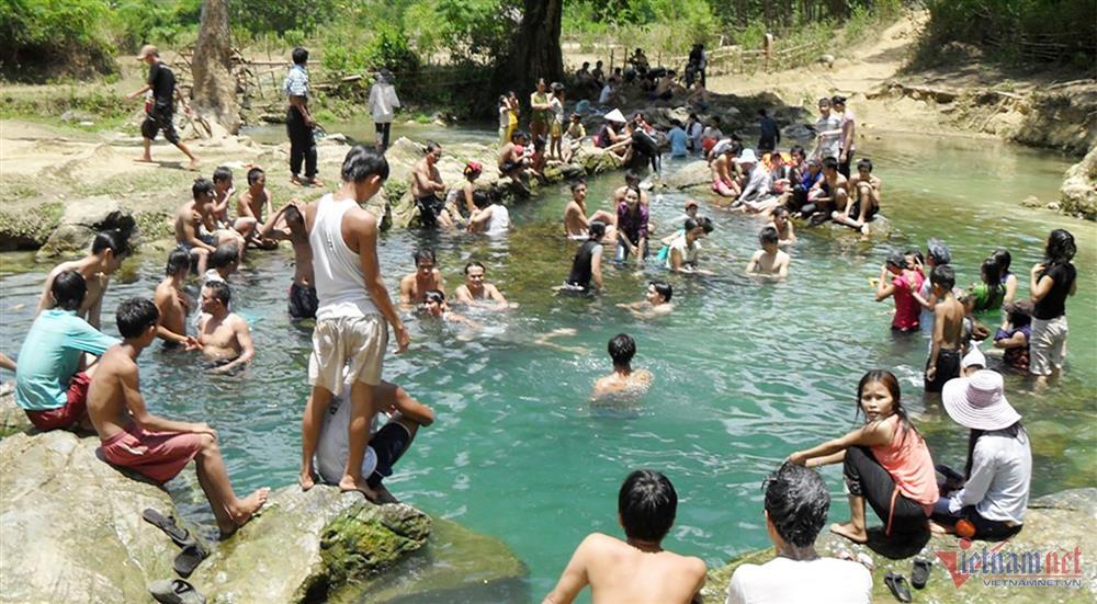 Suối nước kỳ lạ hè mát đông ấm, quanh năm trong xanh ở Nghệ An-2