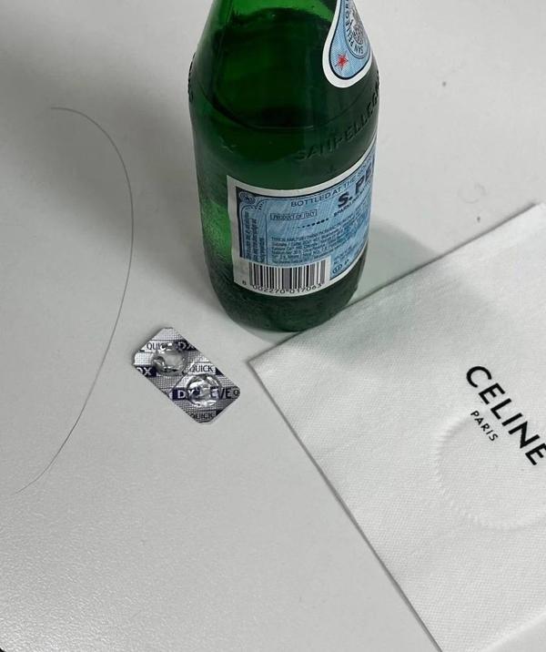 Nhân viên bán hàng tiết lộ Lisa sức khỏe không tốt, phải dùng thuốc trị đau đầu nhiều lần-2