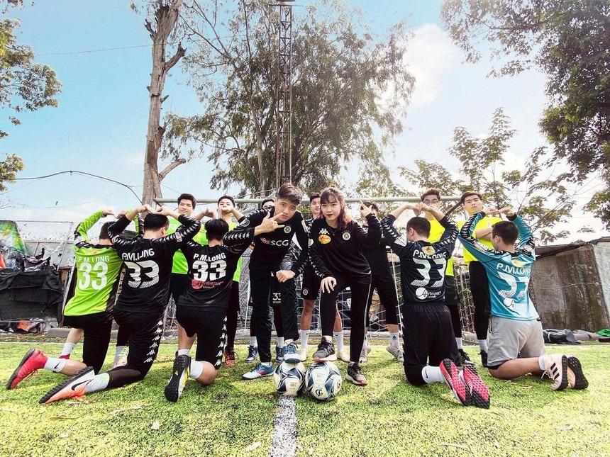 Cựu thủ môn U23 Việt Nam sắp lên xe hoa cùng cô giáo tiểu học và chuyện dẫn bạn về nhà mất cả em gái-7