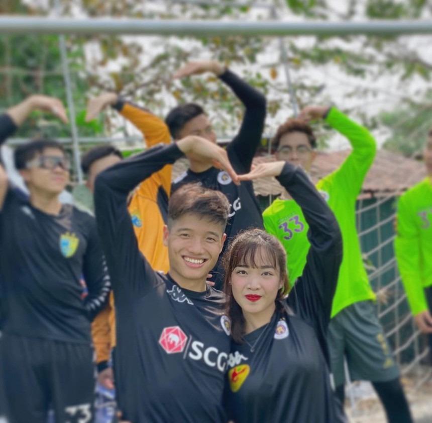 Cựu thủ môn U23 Việt Nam sắp lên xe hoa cùng cô giáo tiểu học và chuyện dẫn bạn về nhà mất cả em gái-8