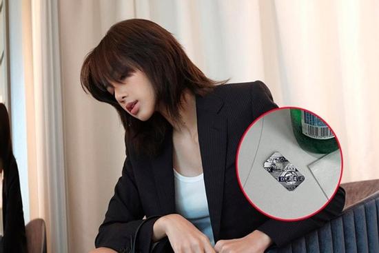 Nhân viên bán hàng tiết lộ Lisa sức khỏe không tốt, phải dùng thuốc trị đau đầu nhiều lần