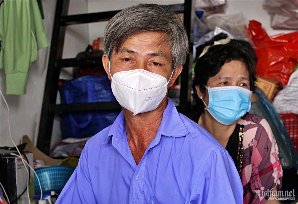 Nước mắt người đàn ông ngày xin cơm, đêm nằm trên nền gạch vẫn luôn nắm tay vợ-1