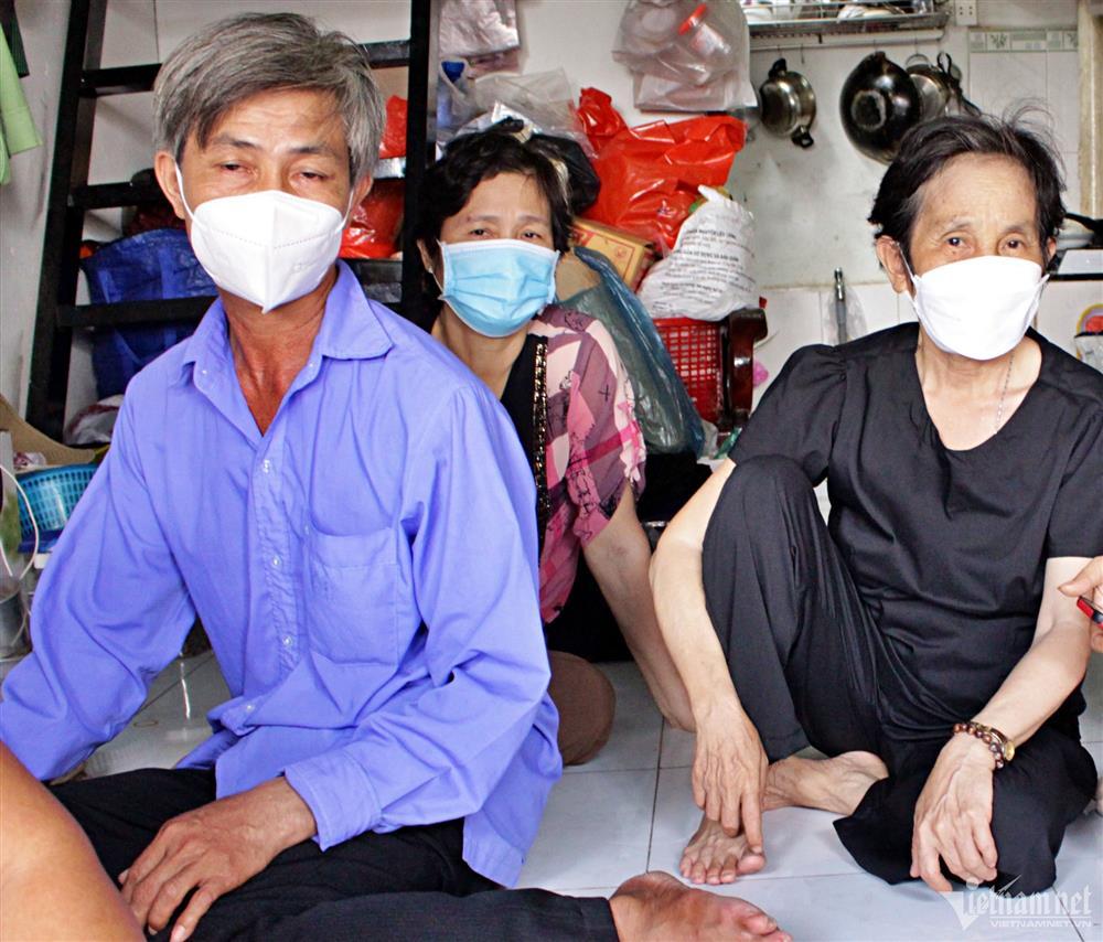 Nước mắt người đàn ông ngày xin cơm, đêm nằm trên nền gạch vẫn luôn nắm tay vợ-2