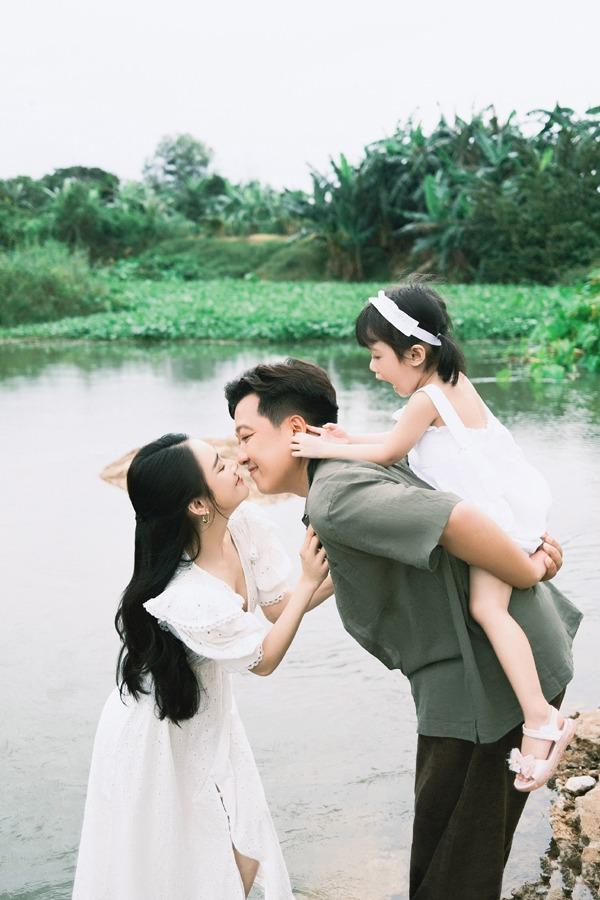 Sao Việt kết hôn sau sóng gió: Trường Giang - Nhã Phương giờ giàu có và viên mãn như thế nào?-6