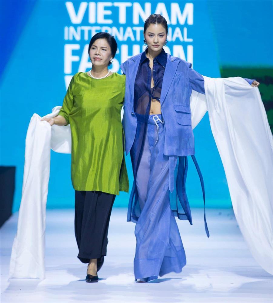 Vũ Thu Phương tiết lộ bí quyết để body thon đẹp dù có lúc ăn 6 bữa/ngày-1