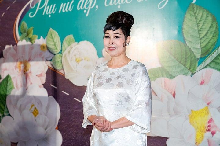 Sau sự cố ngất xỉu ở lễ giỗ Tổ, NSND Hồng Vân hiện tại thế nào?-1