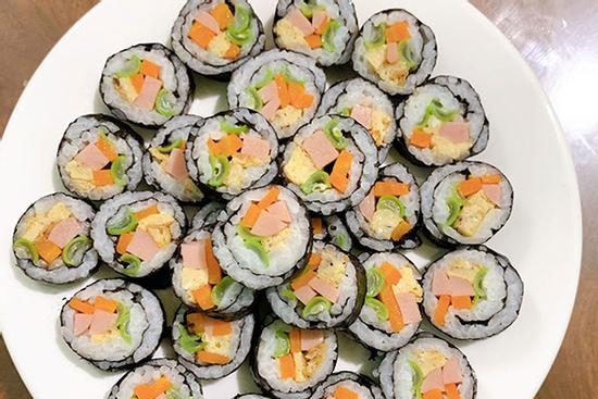 Cách làm kimbap ngon chuẩn vị Hàn tại nhà