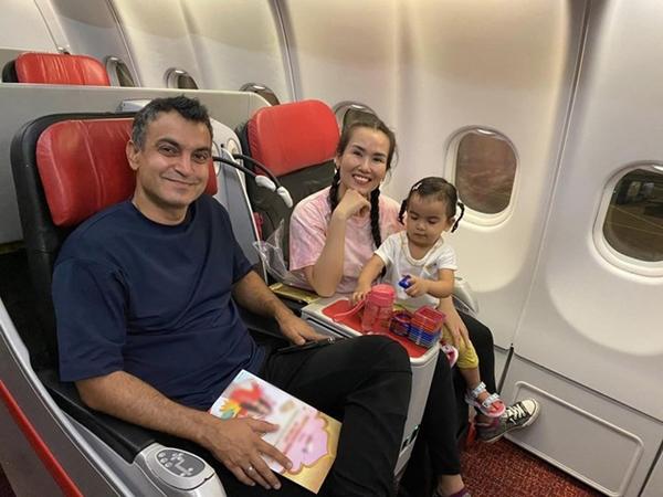 Con gái Võ Hạ Trâm lần đầu được sang Ấn Độ đón Tết Diwali cùng bà nội, biểu cảm nhóc tì gây chú ý-5