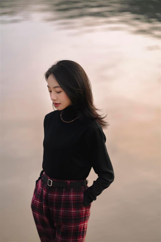 Sắc vóc đời thường của nữ diễn viên 27 tuổi vừa gia nhập vũ trụ phim VFC-5