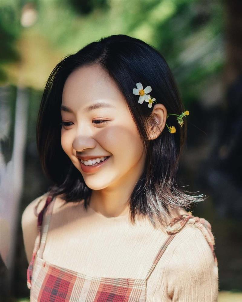 Sắc vóc đời thường của nữ diễn viên 27 tuổi vừa gia nhập vũ trụ phim VFC-11