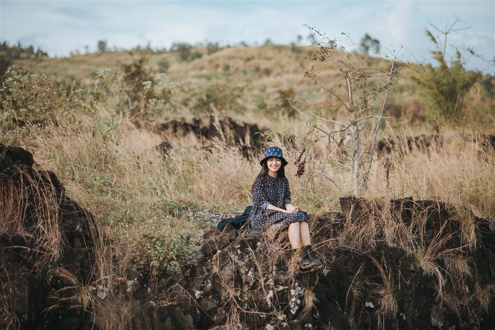 Sắc vóc đời thường của nữ diễn viên 27 tuổi vừa gia nhập vũ trụ phim VFC-7