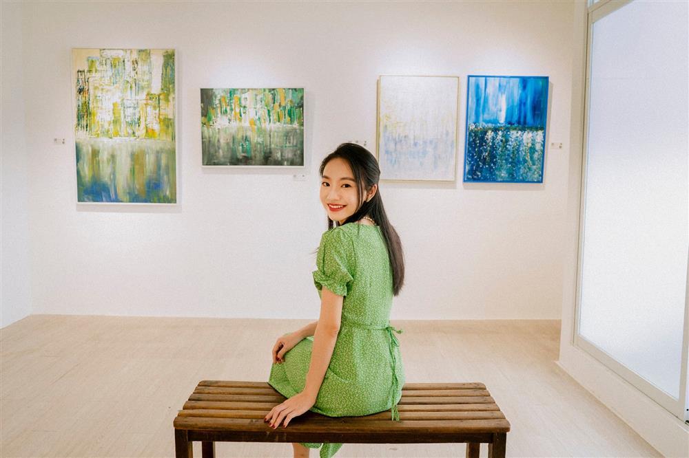 Sắc vóc đời thường của nữ diễn viên 27 tuổi vừa gia nhập vũ trụ phim VFC-8