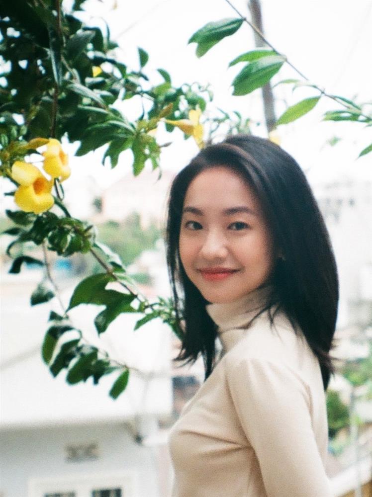 Sắc vóc đời thường của nữ diễn viên 27 tuổi vừa gia nhập vũ trụ phim VFC-10