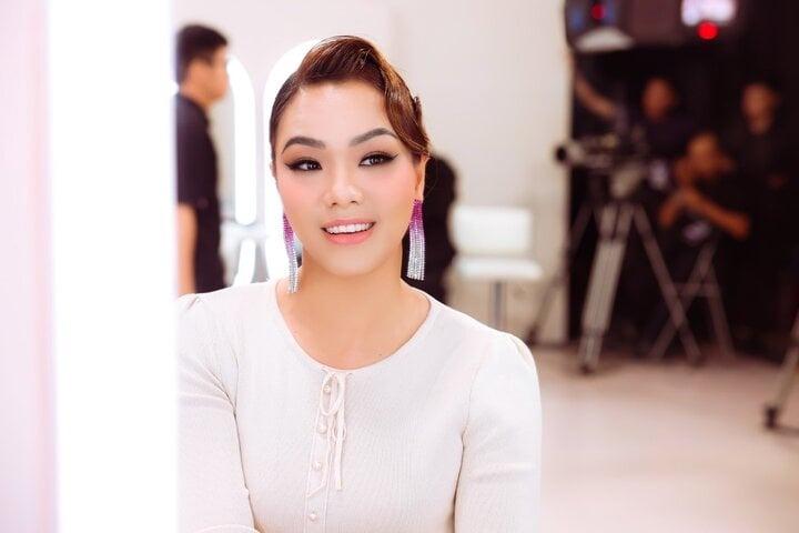 Con gái ngất xỉu khi xem Phương Vy biểu diễn tại Chị Đẹp Đạp Gió Rẽ Sóng-2