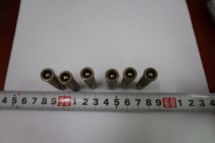 Gây hỗn loạn quán karaoke sau khi gọi vợ ra tính tiền-4