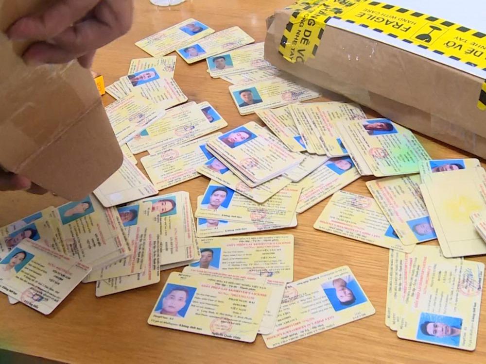 Bắt giữ 23 đối tượng trong đường dây làm giả giấy tờ quy mô lớn-2