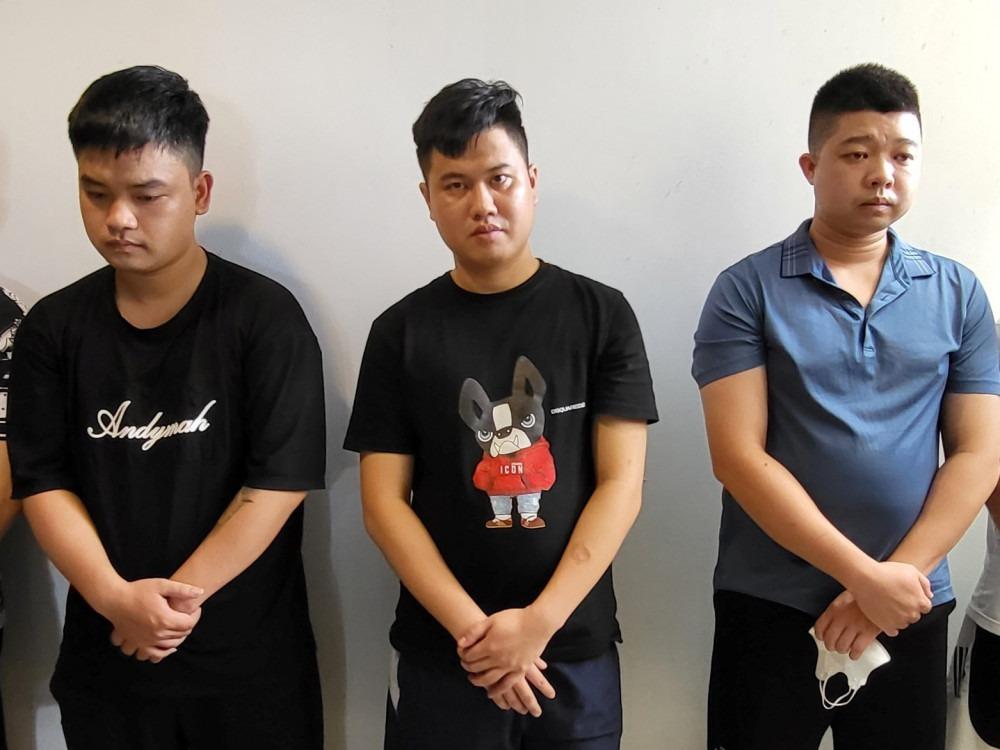 Bắt giữ 23 đối tượng trong đường dây làm giả giấy tờ quy mô lớn-4