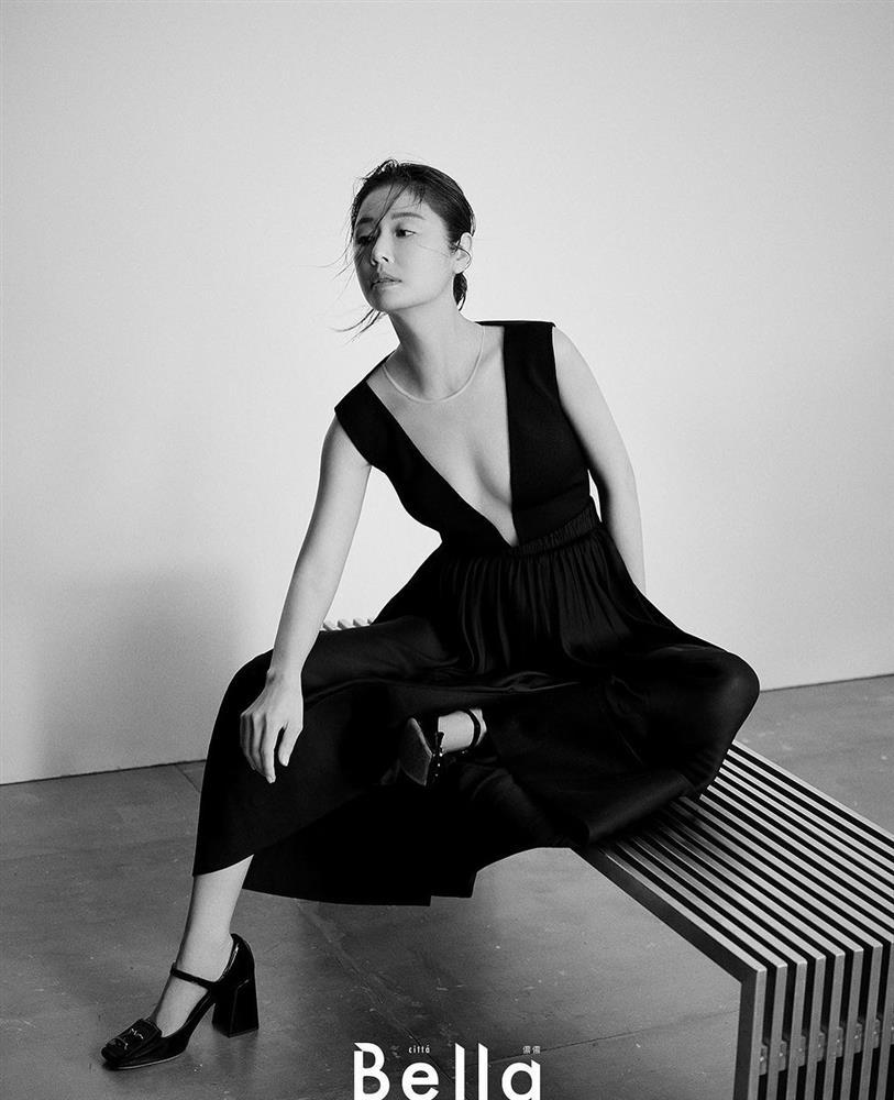 Lâm Tâm Như hiếm hoi mặc váy hở bạo-2