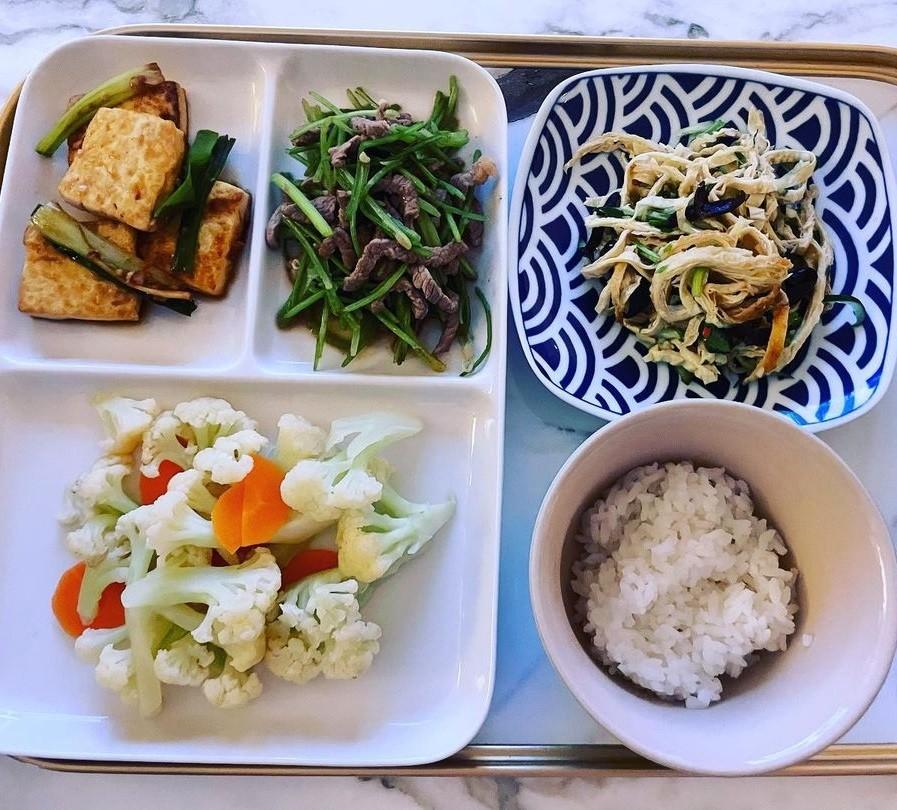 Lâm Tâm Như hiếm hoi mặc váy hở bạo-4