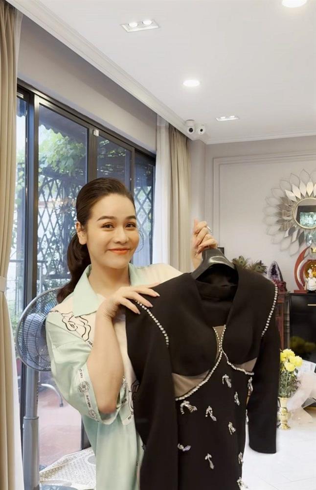 Nhật Kim Anh mắc lỗi thời trang với áo xuyên thấu, thay đổi điều này là 10 điểm hoàn hảo-2