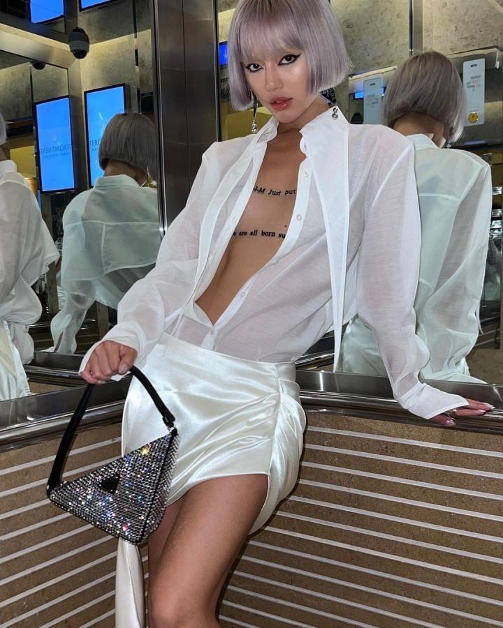 Nhật Kim Anh mắc lỗi thời trang với áo xuyên thấu, thay đổi điều này là 10 điểm hoàn hảo-10