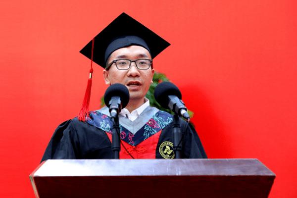 Vẻ đẹp gây sốt mạng của nữ sinh 16 tuổi vào thẳng đại học, 20 tuổi học tiến sĩ-3