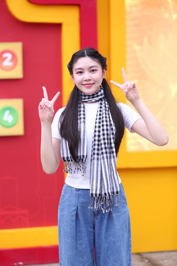 Mê mẩn nhan sắc con gái cả MC Quyền Linh: Gương mặt xinh như Hoa hậu, vóc dáng chuẩn người mẫu-5