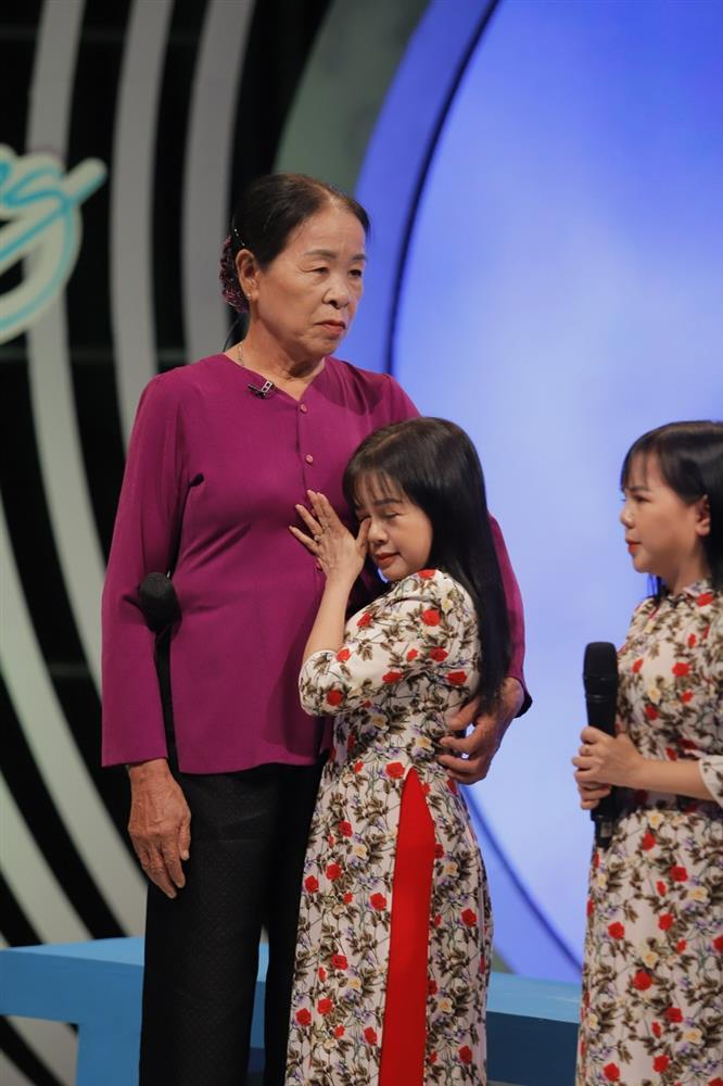 Tiếng hát yêu đời của cặp song ca chị em ruột có vóc dáng tí hon-2