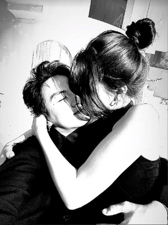 Ảnh Hòa Minzy ôm hôn Duy Khánh ở đám cưới Puka - Gin Tuấn Kiệt-1