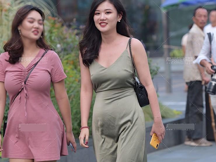 Trời se lạnh, chị em lưu ý gì để mặc đẹp không phô với váy dính thân?-10